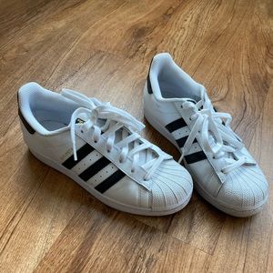 Adidas superstar shoe